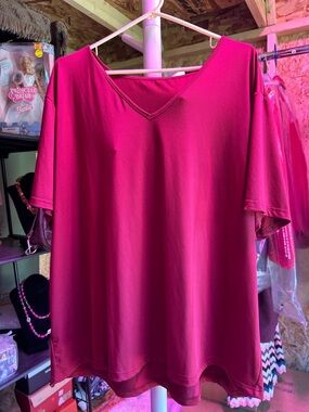 Women's V-Neck Short Sleeve Top in Fuchsia Pink